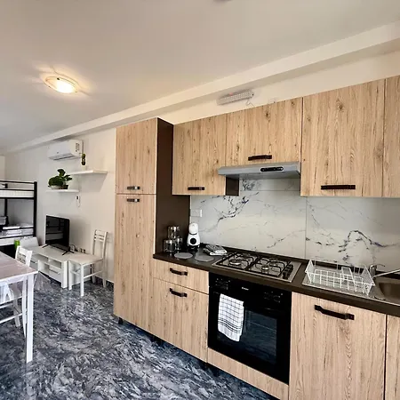 New! Penthouse In By Sf Homes *