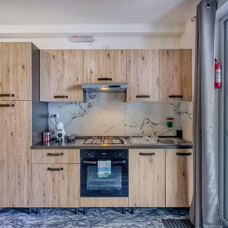 New! Penthouse In By Sf Homes *